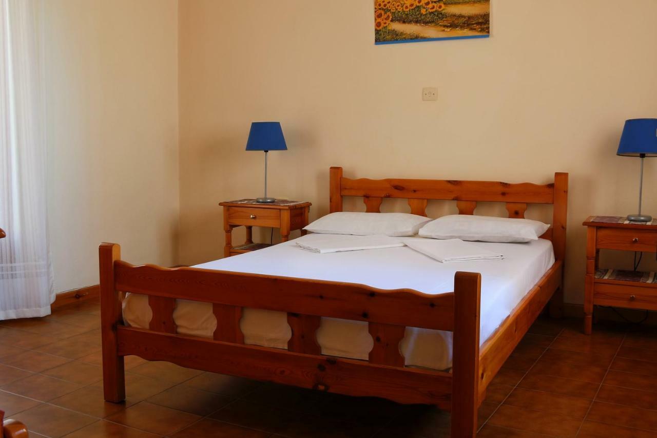 Seaview Self Catering Apartment - Helen No 1 Ксиропигадо Экстерьер фото